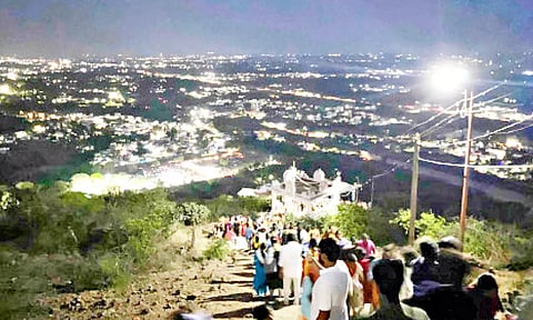 தர்மலிங்கேஸ்வரர் கோவிலில் ஆண்டில் ஒரே நாள் மட்டும் இரவு தரிசனம்