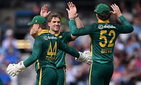 மகராஜ், முல்டர் அபாரம்: இங்கிலாந்தை 131 ரன்களில் சுருட்டியது தென் ஆப்பிரிக்கா