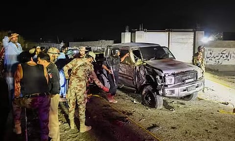 பாகிஸ்தானில் 3 இடங்களில் நடந்த தற்கொலைப்படை தாக்குதலில் 25 பேர் பலி