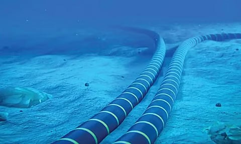 செங்கடலுக்கு அடியில் கேபிள்கள் துண்டிப்பு.. ஆசியா, மத்திய கிழக்கு நாடுகளில் இணைய சேவை பாதிப்பு