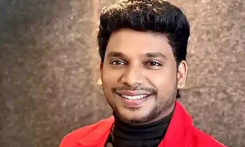 திருமணம் செய்வதாக கூறி ஏமாற்றிவிட்டார்..! நடிகர் நாஞ்சில் விஜயன் மீது திருநங்கை பரபரப்பு புகார்