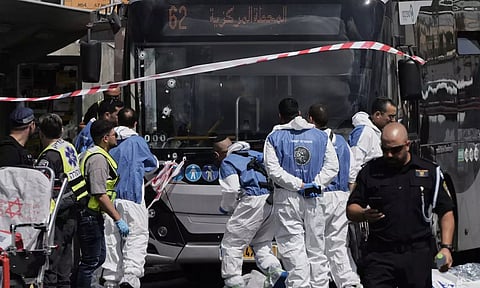 ஜெருசலேம்: பேருந்து நிறுத்தத்தில் துப்பாக்கிச்சூடு - 6 பேர் பலி