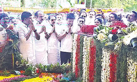 பரமக்குடியில் இமானுவேல் சேகரன் நினைவிடத்தில் துணை முதலமைச்சர் உதயநிதி அஞ்சலி