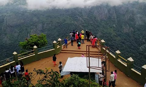 குன்னூர் டால்பின் நோஸ் காட்சி முனை தற்காலிகமாக மூடல்