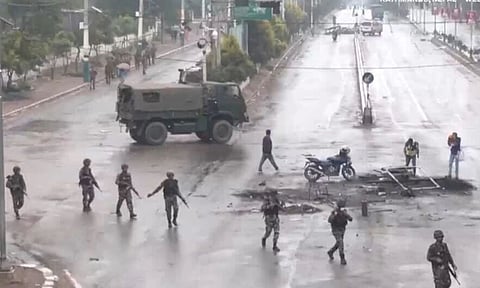 நேபாளில் இந்திய சுற்றுலாப் பயணிகள் சென்ற பேருந்து மீது தாக்குதல்..