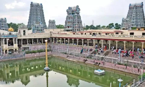 மீனாட்சி கோவிலில் நவராத்திரி விழா 23-ந்தேதி தொடங்குகிறது: கொலுவுக்கு பக்தர்களும் பொம்மைகள் வழங்கலாம்
