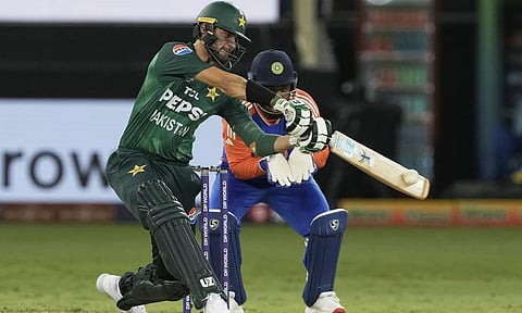 இந்தியா அபார பந்து வீச்சு- 127 ரன்களில் சுருண்டது பாகிஸ்தான்