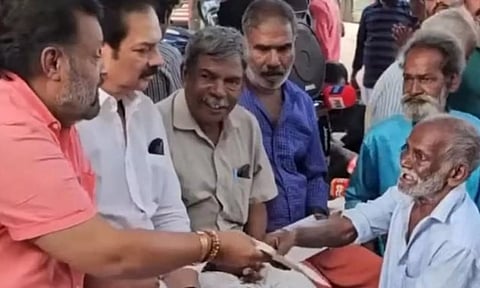 முதியவர் கொடுத்த மனுவை ஏற்க மறுத்த சுரேஷ் கோபி.. சர்ச்சையான சம்பவம் - வந்து விழுந்த விளக்கம்