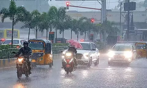 சென்னையில் பல்வேறு இடங்களில் பரவலாக மழை