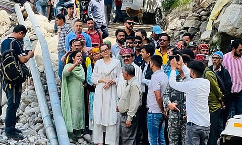 ஆறுதல் கூற சென்ற இடத்தில் இப்படியா? - பா.ஜ.க. எம்.பி. கங்கனாவுக்கு வலுக்கும் எதிர்ப்பு