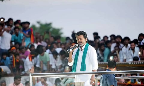 இது என்ன சும்மா சேர்ந்த கூட்டமா? திருவாரூரில் தொண்டர்களிடம் கேட்ட விஜய்