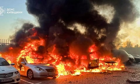 கிழக்கு உக்ரைனில் உள்ள டினிப்ரோ மீது ரஷ்ய ஏவுகணை தாக்கிய புகைப்படம்