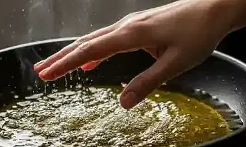 நடத்தையில் சந்தேகம்.. கற்பை சோதிக்க கொதிக்கும் எண்ணெய்யில் கை வைக்க கூறி கணவன் வீட்டார் சித்ரவதை