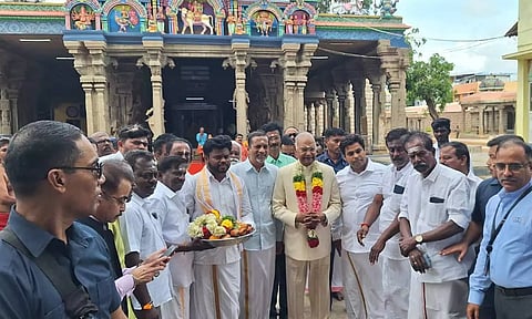 தென்காசி காசி விஸ்வநாதர் கோவிலில் முன்னாள் ஜனாதிபதி ராம்நாத் கோவிந்த் சுவாமி தரிசனம்