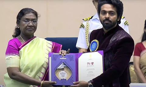 சிறந்த இசையமைப்பாளர் விருது பெற்றார் ஜி.வி.பிரகாஷ்