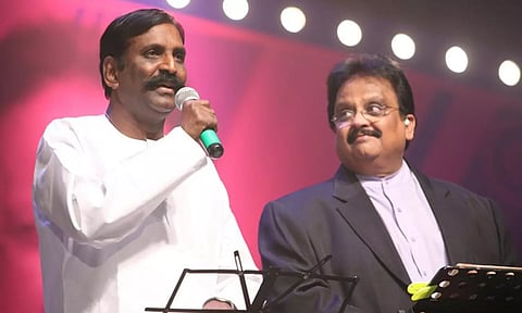 நீ பாடும்போது உடனிருந்த நாட்கள்... எஸ்.பி.பி.-யின் நினைவு நாளில் வைரமுத்துவின் பதிவு