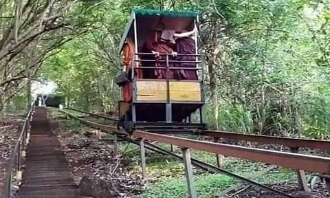 இலங்கையில் சோகம்: கேபிள் கார் விபத்தில் இந்தியர் உள்பட 7 புத்த துறவிகள் பலி