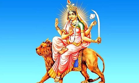 Navratri Special: நவராத்திரியின் ஆறாம் நாளில் பக்தர்கள் அணிய வேண்டிய ஆடையின் நிறம்...