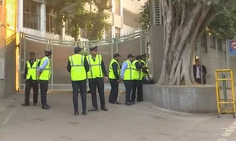 டெல்லியில் பள்ளிகள், விமான நிலையங்களுக்கு வெடிகுண்டு மிரட்டல்