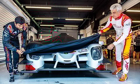 ஆசிய லீ மான்ஸ் தொடர்: ரேஸ் காரை அறிமுகம் செய்தார் அஜித்குமார்