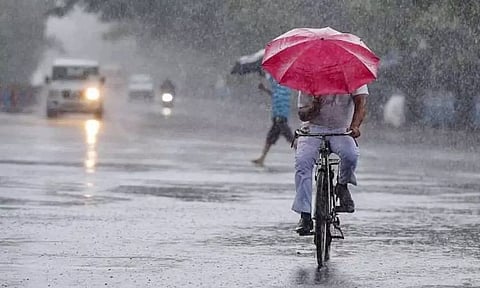 வங்கக்கடலில் புயல் சின்னம் - வட தமிழகத்தில் கனமழைக்கு வாய்ப்பு