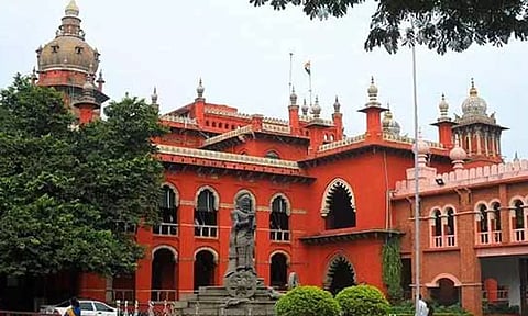 அரசியல் கட்சிகளின் 'ரோடு ஷோ'வுக்கு வழிகாட்டி நெறிமுறைகள் வகுக்க வேண்டும்- சென்னை ஐகோர்ட்டில் மனு தாக்கல்