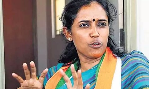 விஜயுடன் ராகுல் காந்தி பேசியதை அரசியலாக்க வேண்டாம்- ஜோதிமணி எம்.பி.