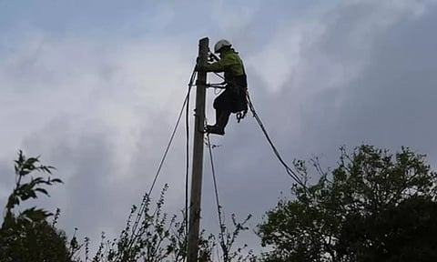 அயர்லாந்தில் கனமழை: ஒரு லட்சம் வீடுகளில் மின்சாரம் துண்டிப்பு