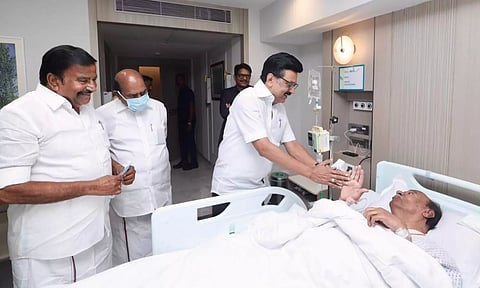 மருத்துவமனையில் சிகிச்சை பெற்று வரும் ராமதாசை சந்தித்து நலம் விசாரித்தார் மு.க.ஸ்டாலின்