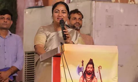 பிராமணர்கள் அறிவு விளக்கை ஏற்றுபவர்கள்.. அவர்கள் நலனுக்காக அரசாங்கங்கள் பாடுபட வேண்டும் - டெல்லி முதல்வர்