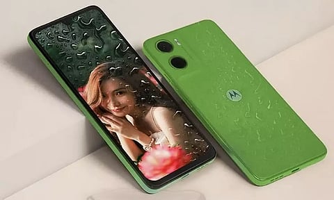 ரூ.7 ஆயிரம் பட்ஜெட்டில் 7000mAH பேட்டரி... சம்பவம் செய்த மோட்டோ