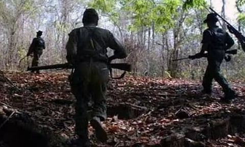 மகாராஷ்டிரா: முக்கிய தளபதி உள்பட 60 மாவோயிஸ்டுகள் சரண்