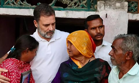 ரேபரேலியில் அடித்துக் கொல்லப்பட்ட தலித் நபரின் குடும்பத்தினரை நேரில் சந்தித்து ராகுல் ஆறுதல்