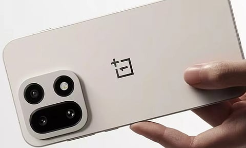 சக்திவாய்ந்த சிப்செட், 7,000mAh பேட்டரி... வெளியீட்டுக்கு ரெடியான ஒன்பிளஸ் 15