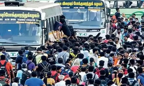 தீபாவளியை சொந்த ஊர்களில் கொண்டாட சென்னையில் இருந்து 12 லட்சம் பேர் பயணம்