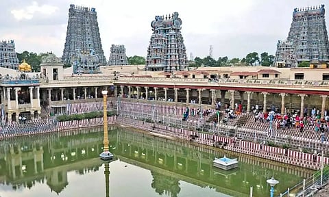 மீனாட்சி அம்மன் கோவிலை சுற்றி பட்டாசுகள் வெடிக்க வேண்டாம்- கோவில் நிர்வாகம் வேண்டுகோள்