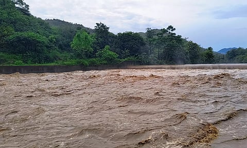 மூலவைகையில் வெள்ளப்பெருக்கு ஏற்பட்டுள்ளதை காணலாம்.