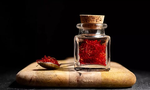 பளபளப்பான சருமத்திற்கு மட்டும்தான் குங்குமப்பூ?