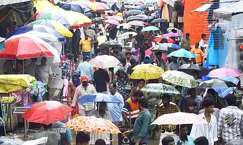 தமிழ்நாடு முழுவதும் கோலாகலம்: தீபாவளி இறுதிக்கட்ட விற்பனை 'களை' கட்டியது