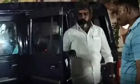 ஆம்புலன்ஸ் டிரைவரை தாக்கிய விவகாரம்- த.வெ.க. செயலாளர் ஜாமீனில் விடுவிப்பு