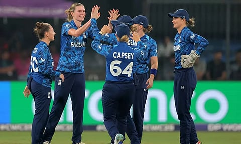 மகளிர் உலகக் கோப்பை: திரில் வெற்றி பெற்ற இங்கிலாந்து அரையிறுதிக்கு முன்னேறியது