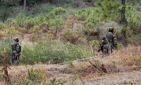 எல்லையில் ஊடுருவ காத்திருக்கும் 120 பாகிஸ்தான் ஆதரவு பயங்கரவாதிகள்: இந்திய ராணுவம் தொடர்ந்து கண்காணிப்பு