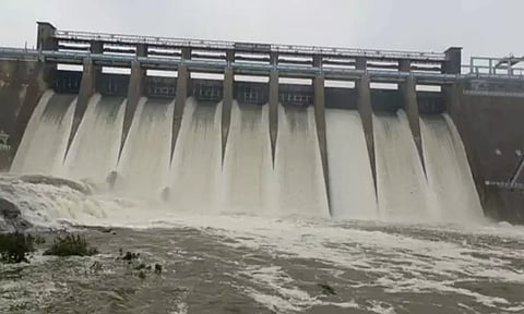சாத்தனூர் அணையில் இருந்து 15,000 கன அடி நீர் திறப்பு- வெள்ள அபாய எச்சரிக்கை