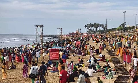 கந்த சஷ்டி விழாவில் நாளை சூரசம்ஹாரம்: திருச்செந்தூரில் குவியும் பக்தர்கள்