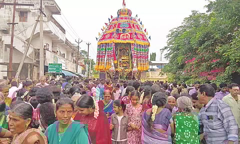 சிக்கல் சிங்காரவேலவர் கோவிலில் இன்று தேரோட்டம் கோலாகலம்: அம்மனிடம் வேல் வாங்கும் நிகழ்வு இரவு நடக்கிறது