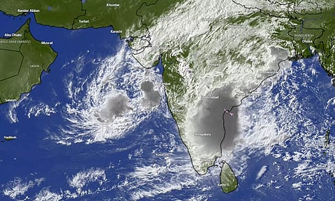 மசூலிபட்டினத்தில் இருந்து 70 கி.மீ. தொலைவில் மோன்தா புயல்..!