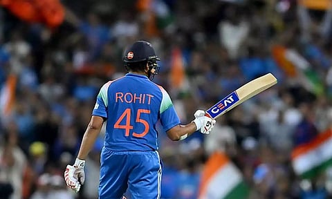 268வது போட்டியில் தரவரிசையில் முதலிடம் பிடித்த ரோகித்.. 38வது போட்டியிலேயே தோனி செய்த சம்பவம்