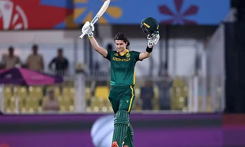 மகளிர் உலக கோப்பை: தென்ஆப்பிரிக்கா கேப்டன் 169 ரன்கள் குவிப்பு- 320 இலக்கை சேஸிங் செய்யுமா இங்கிலாந்து?