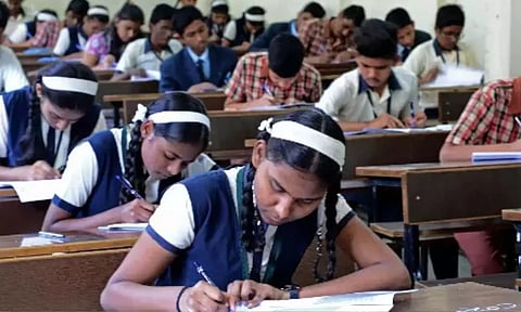 பிப்ரவரி 17 முதல் பொதுத்தேர்வு.. 10, 12 ஆம் வகுப்புக்கான தேர்வு அட்டவணையை வெளியிட்ட CBSE