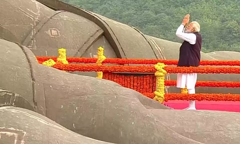 சர்தார் வல்லபாய் படேல் பிறந்தநாள்- பிரதமர் மோடி மரியாதை